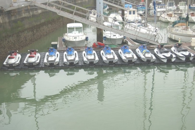 A Z Nautic Jet Ski 为您提供的摩托艇舰队 